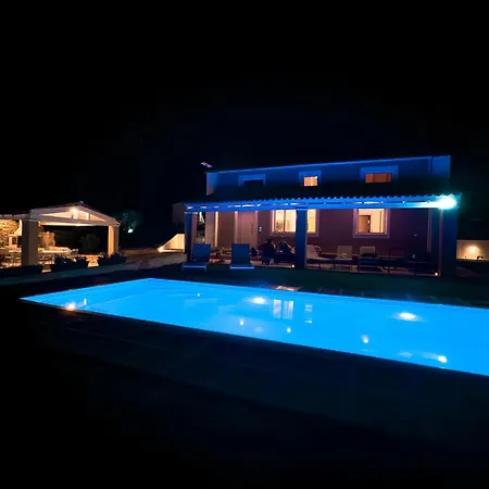 Private Maothis Villa *